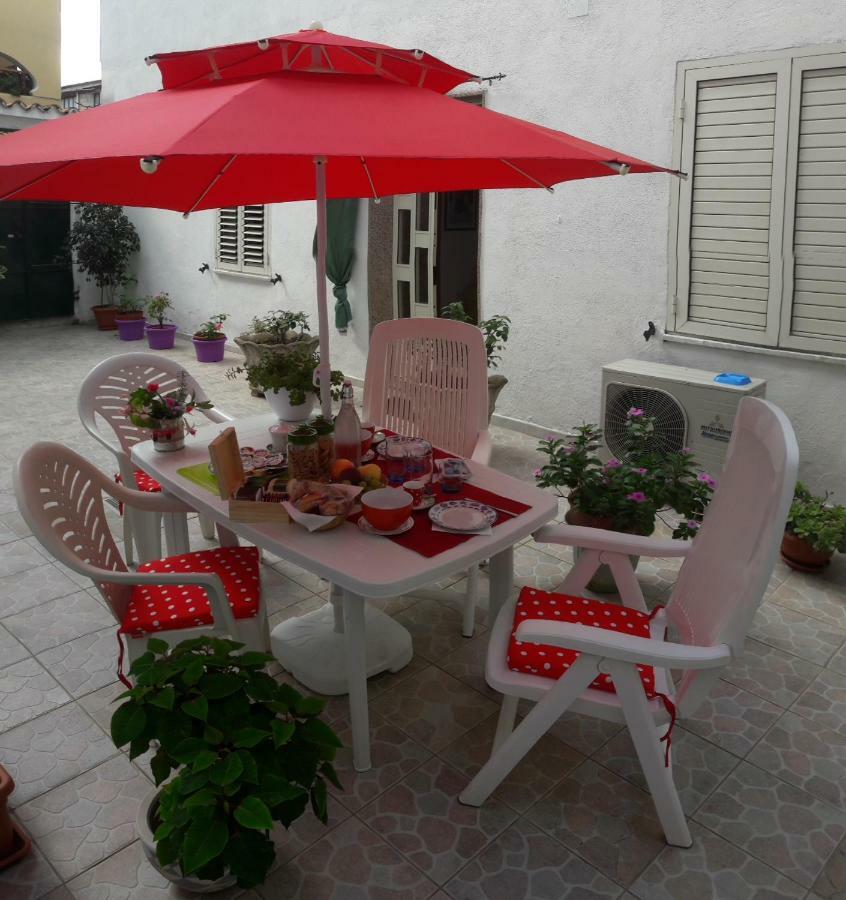 Appartamento Mary Oliena Bagian luar foto